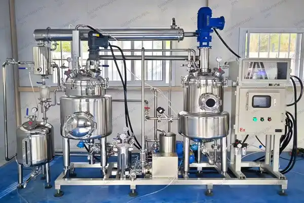 What are the key features to look for when purchasing solid liquid extraction equipment?
