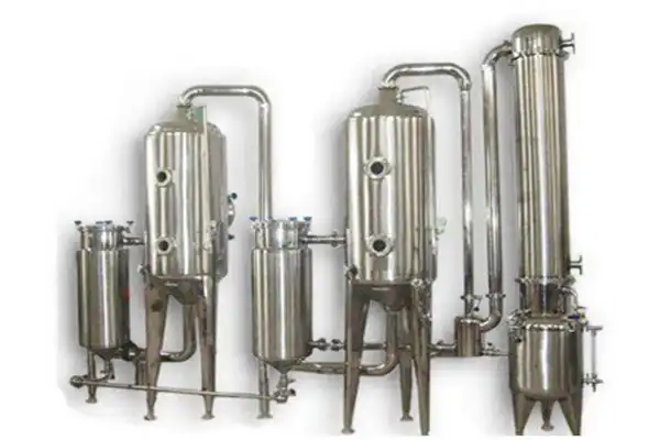 What is the purpose of a reflux extraction apparatus?